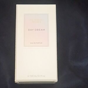 Victoria's Secret Day Dream Perfume Box - White & Light Pink